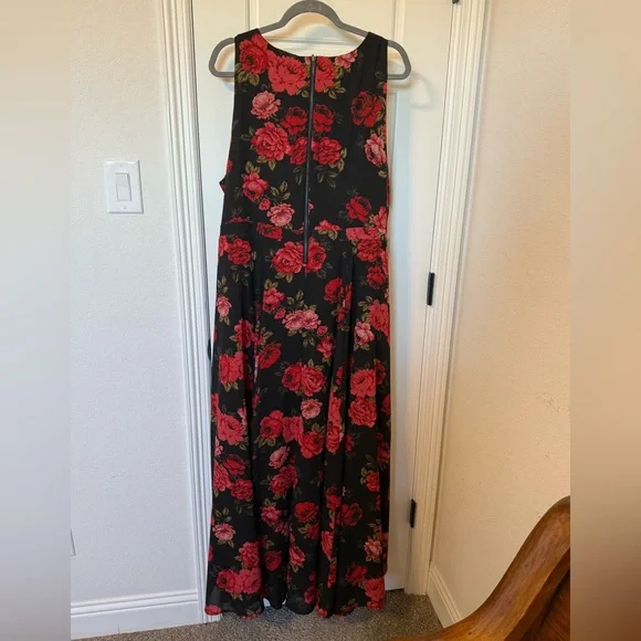Floral Sleeveless Maxi Dress - Black and Red - Picture 3 of 3